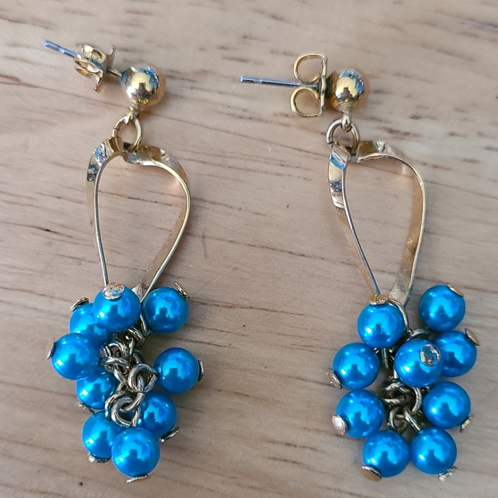 AVON Vintage Gold Tone Turquoise Blue Cluster Dangle Earrings